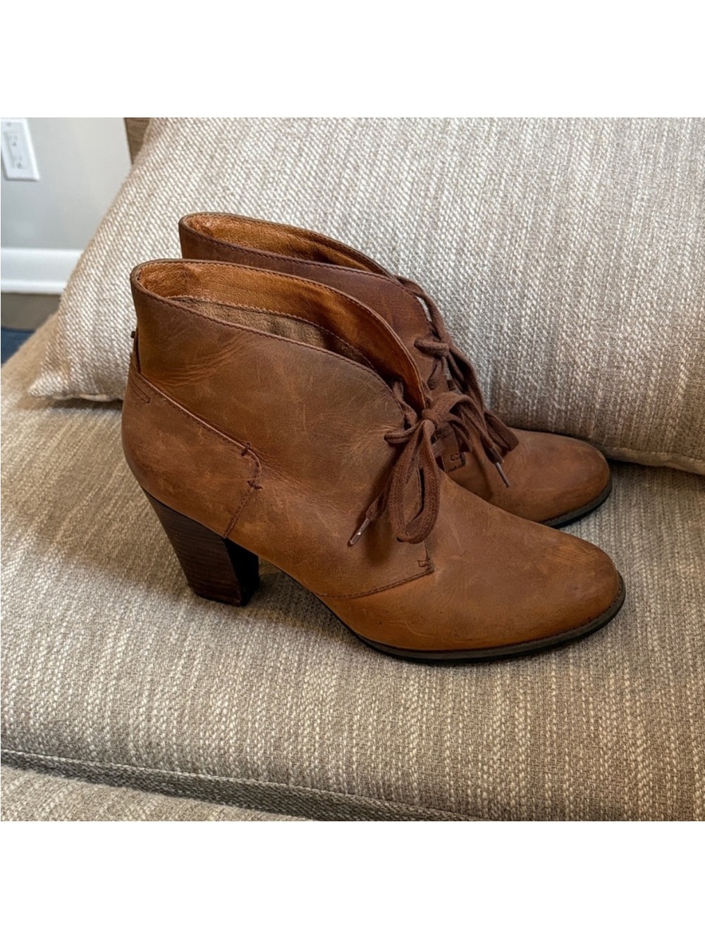 Clarks Brown Leather Lace-Up Chukka Booties — Size 9.5M 🍂